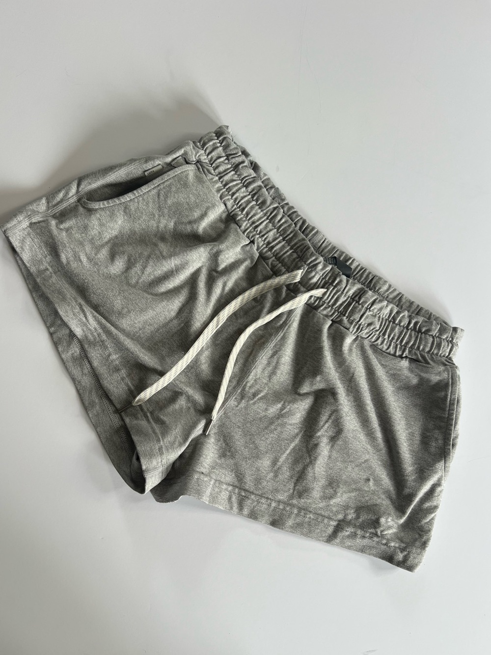 EUC Vuori Halo Performance Women's Athletic Sweat Shorts Loungewear Gray Sz S - Picture 2 of 11